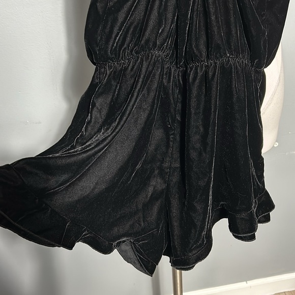 Victoria’s Secret black velour velvet romper size small - Picture 9 of 10